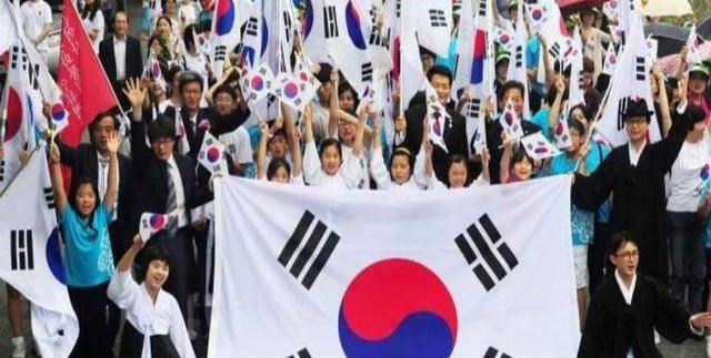 全球4大奇葩国庆节:韩国一年庆5次,英国最“随便”法国最奢侈_图2 全球4大奇葩国庆节:韩国一年庆5次,英国最“随便”法国最奢侈_图2